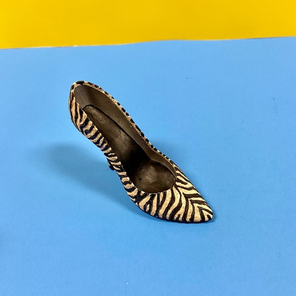 SOLD: Just the Right Shoe, Shoe, Handbag, Chaise - Picture 4 of 9